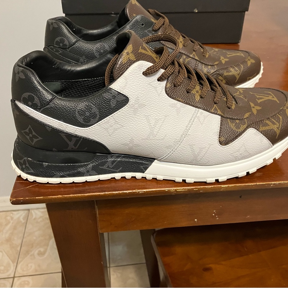 LV men sneakers size 11